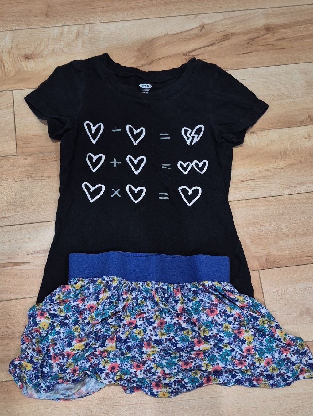 Girls Size 5 Old Navy Skirt and Tee Shirt